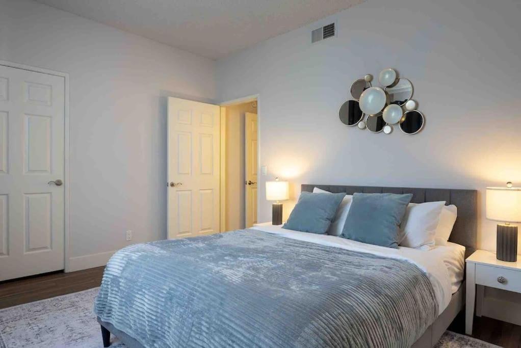 Tulip - 2 Bedroom In West Hollywood Apartment Los Angeles