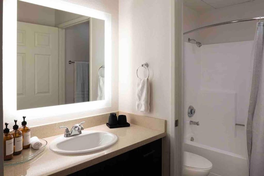 Tulip - 2 Bedroom In West Hollywood Apartment Los Angeles