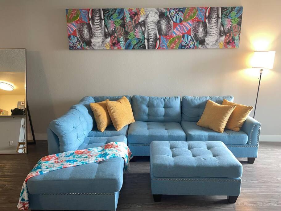 Sleeps 5 Major Attractions Mins Away 1 Bedroom *