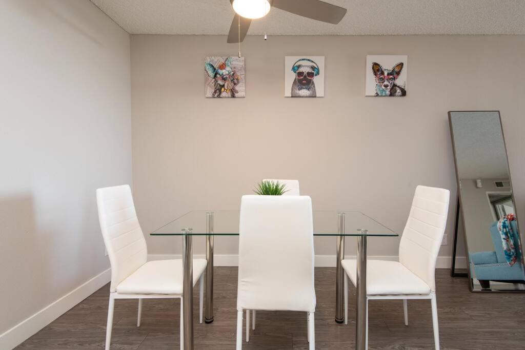 Apartment Sleeps 5 Major Attractions Mins Away 1 Bedroom *