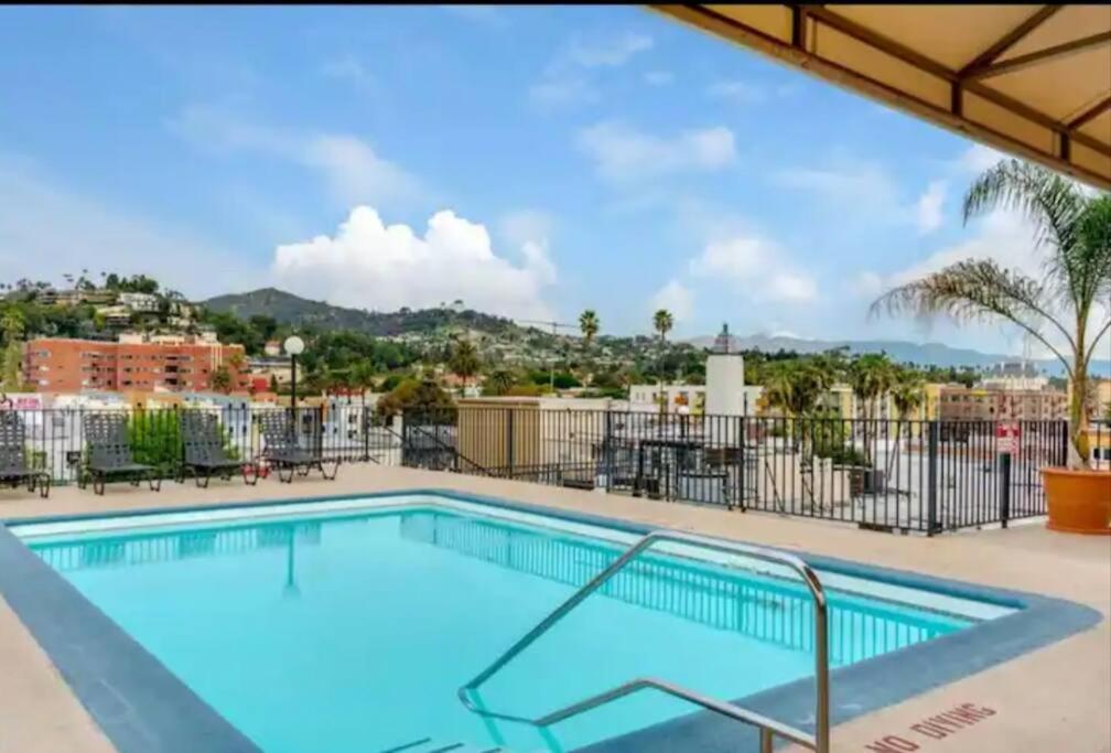 Hollywood Sleep 7 Panoramic View Two Bedroom With Rooftop Los Angeles