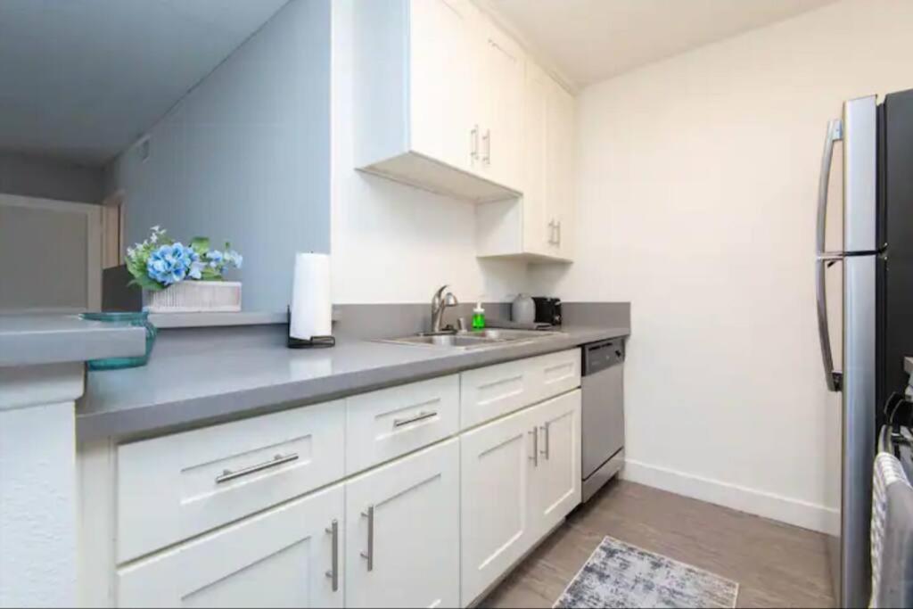 Apartment Hollywood Sleep 7 Panoramic View Two Bedroom With Rooftop *