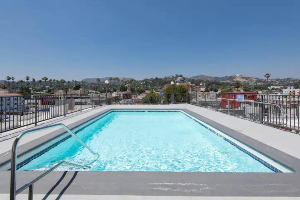 Apartment Hollywood Sleep 7 Panoramic View Two Bedroom With Rooftop Los Angeles