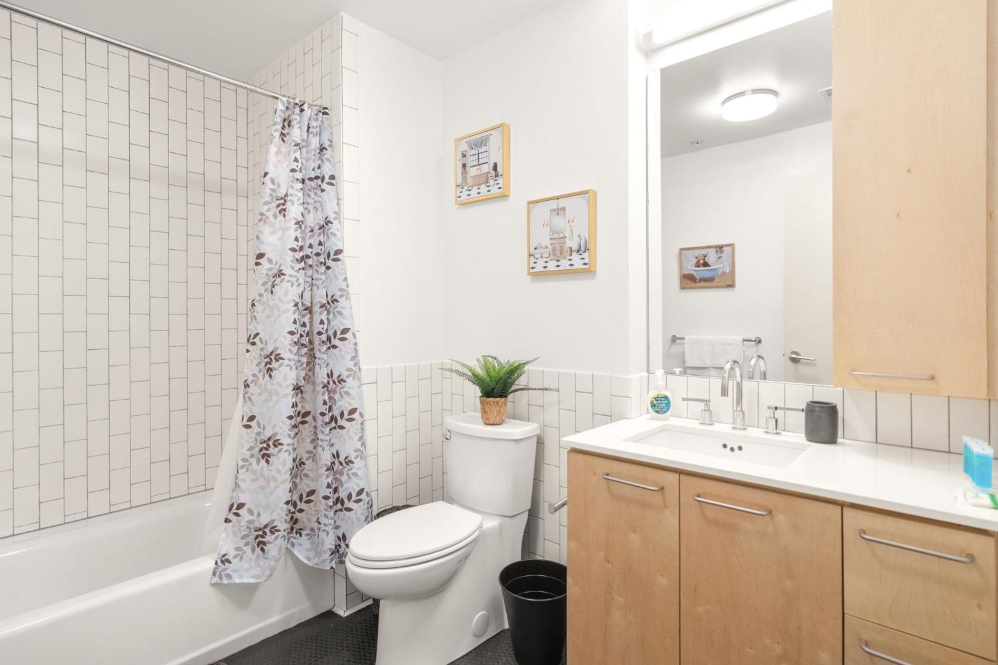 Hollywood Walk Of Fame Free Parking Pool & Hot Tub Apartment Los Angeles