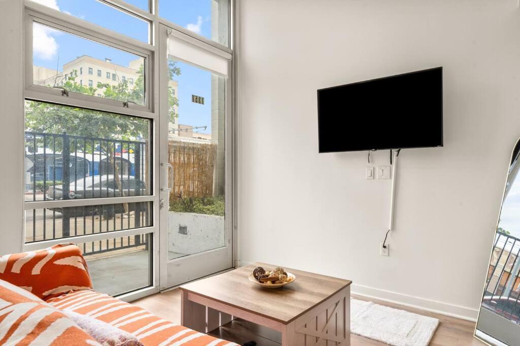 Spacious Dtla With 2 Bed, Free Parking And Pool Apartment Los Angeles