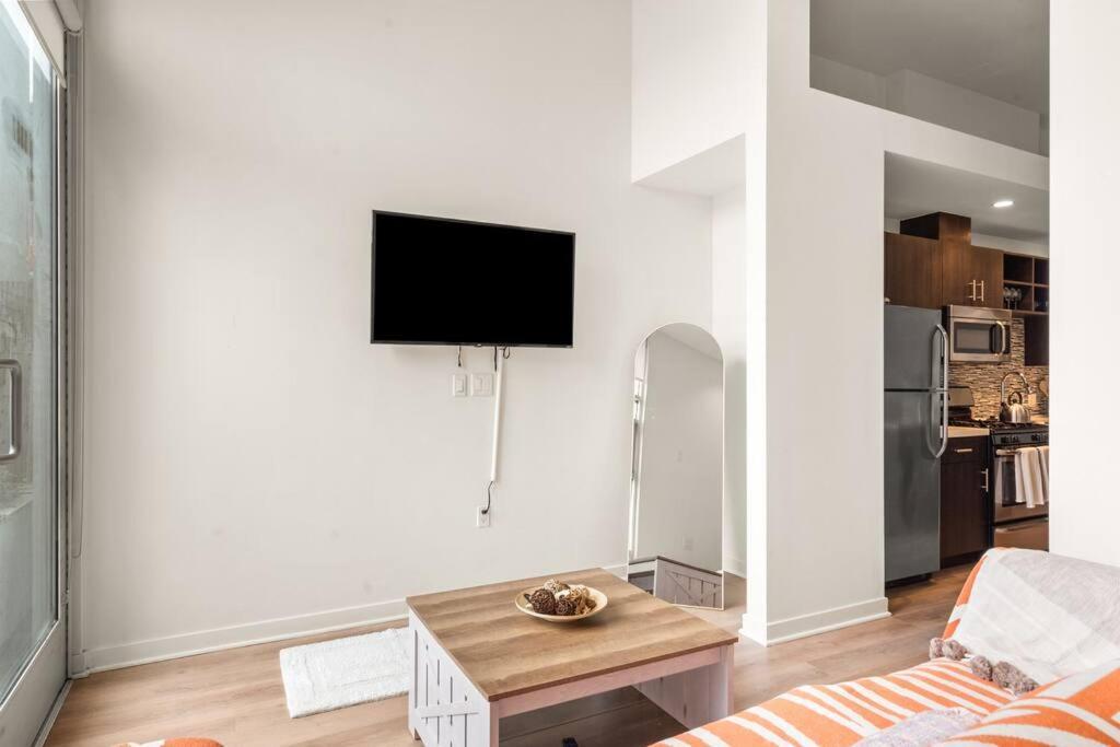 Spacious Dtla With 2 Bed, Free Parking And Pool