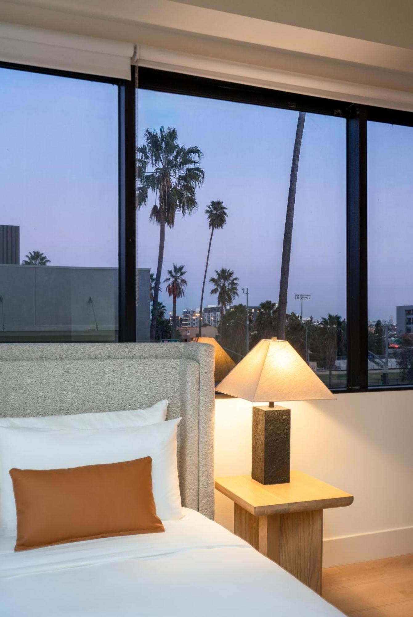 Kasa Sunset Angeles Aparthotel