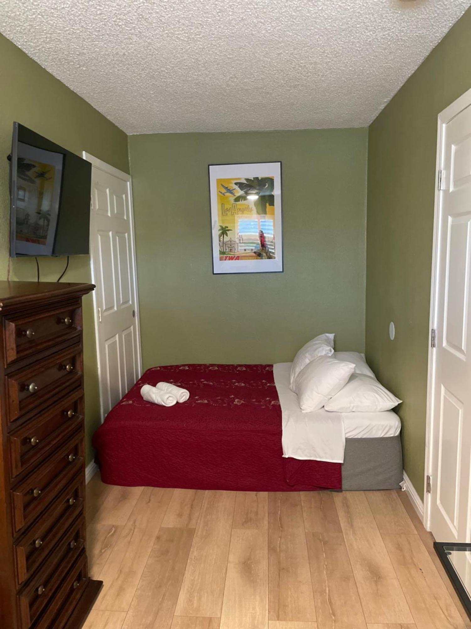 Private In Angeles With Ac, Wifi, Smart Tv, Work Desk Near Sofi Stadium