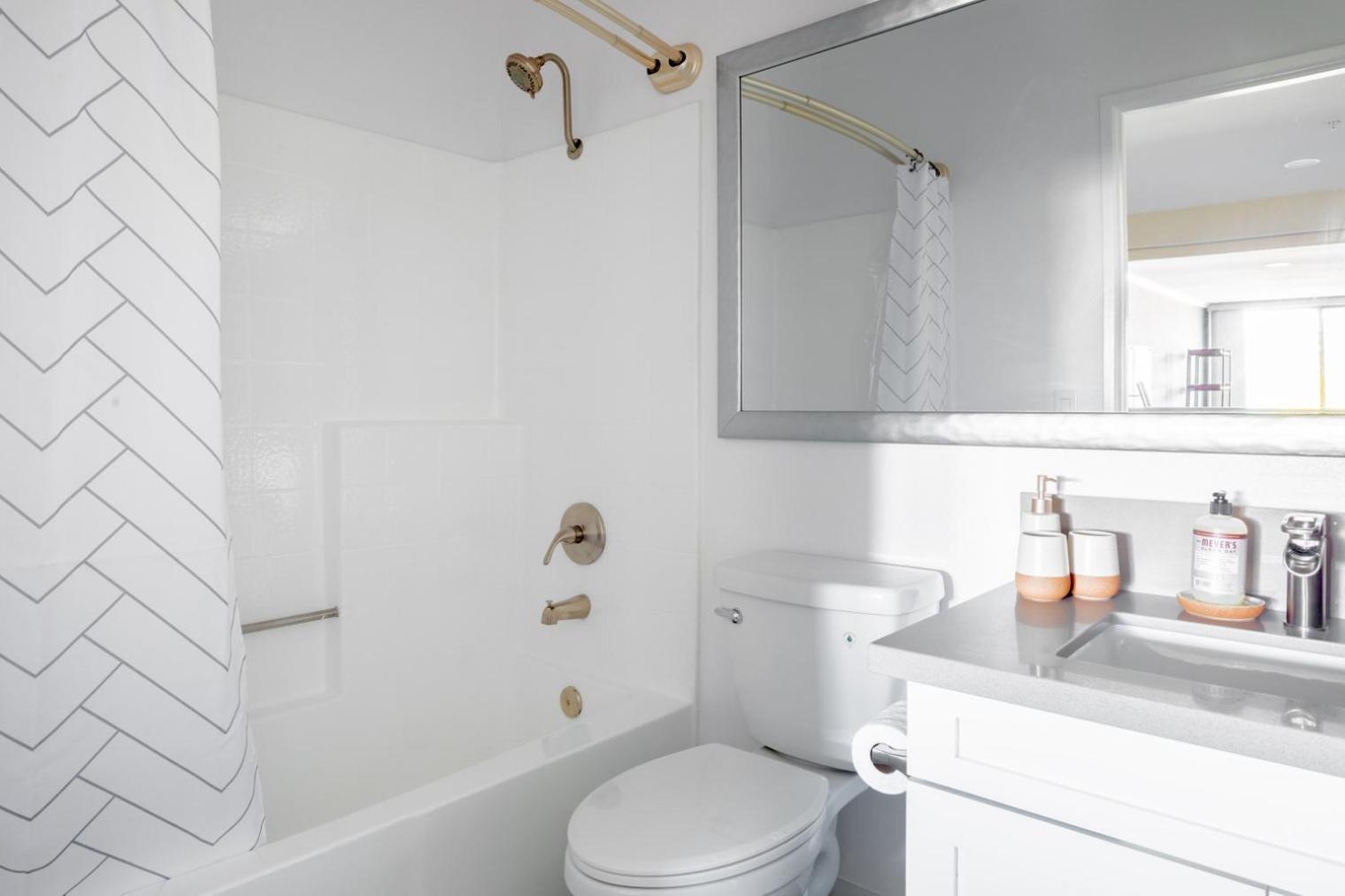 Brentwood W Pool Nr Ucla Whole Foods Lax-290 *