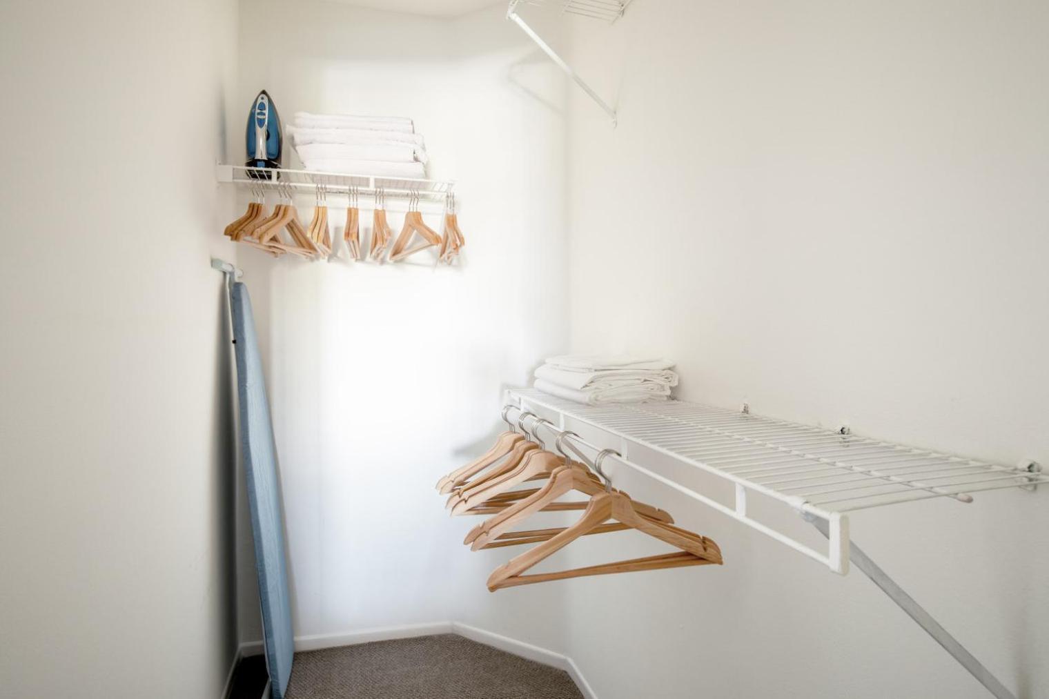 Brentwood W Pool Nr Ucla Whole Foods Lax-290 * Los Angeles