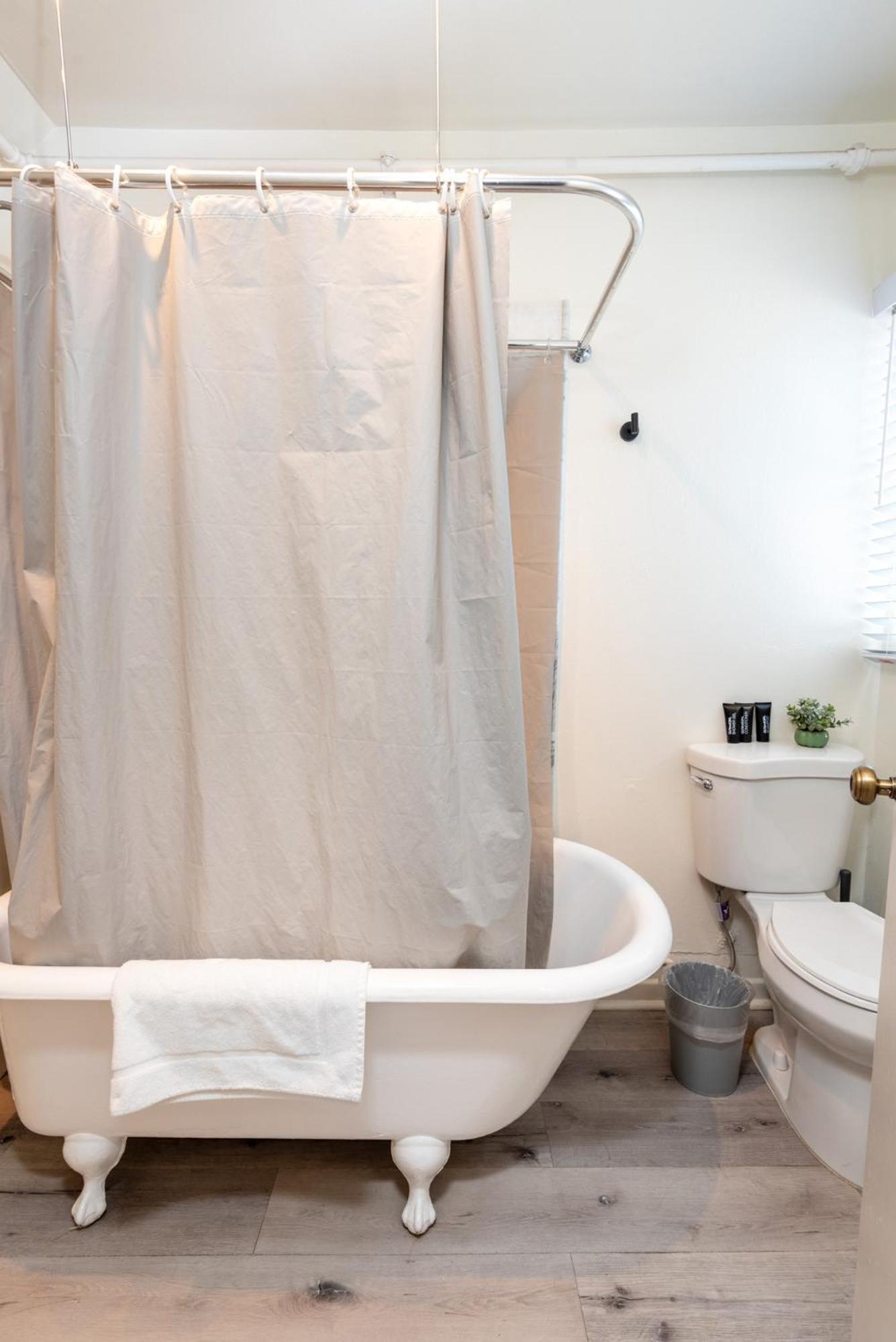 Modern 1br Haven In Iconic Venice *