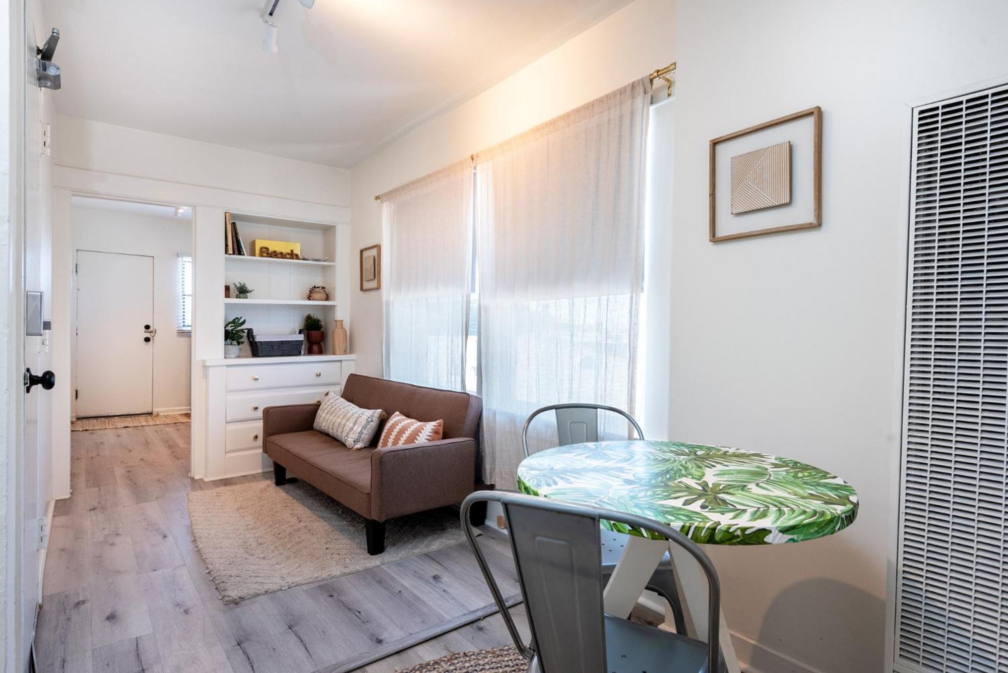 Modern 1br Haven In Iconic Venice