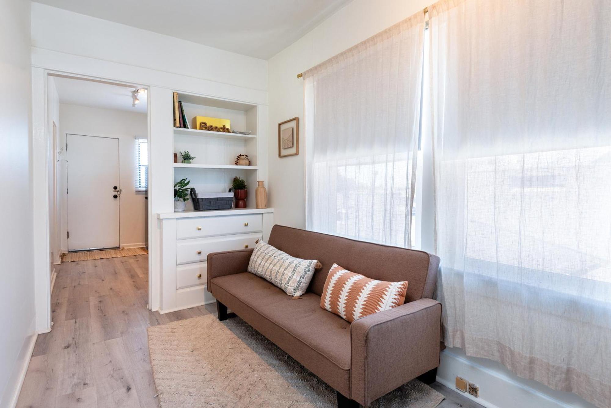 Modern 1br Haven In Iconic Venice Apartment