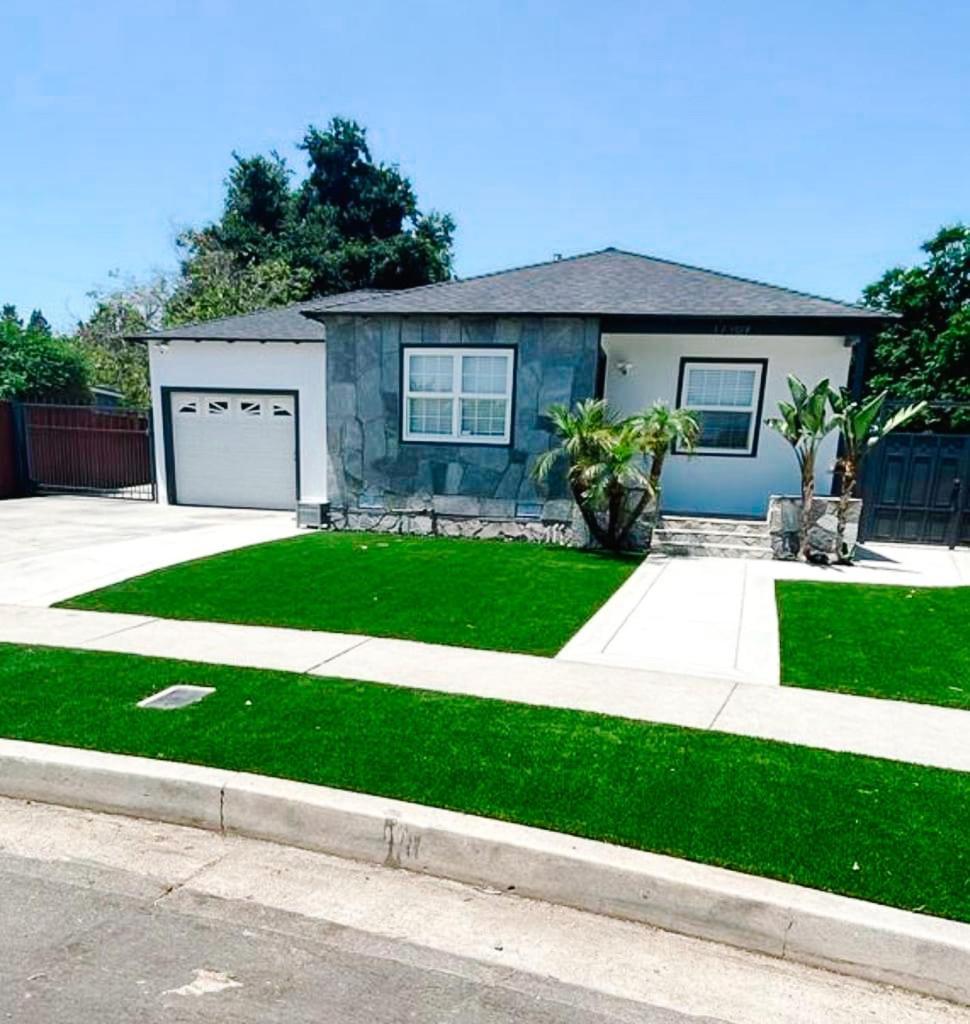 Holiday home Beautiful Encino House With Backyard, Deck & Patio