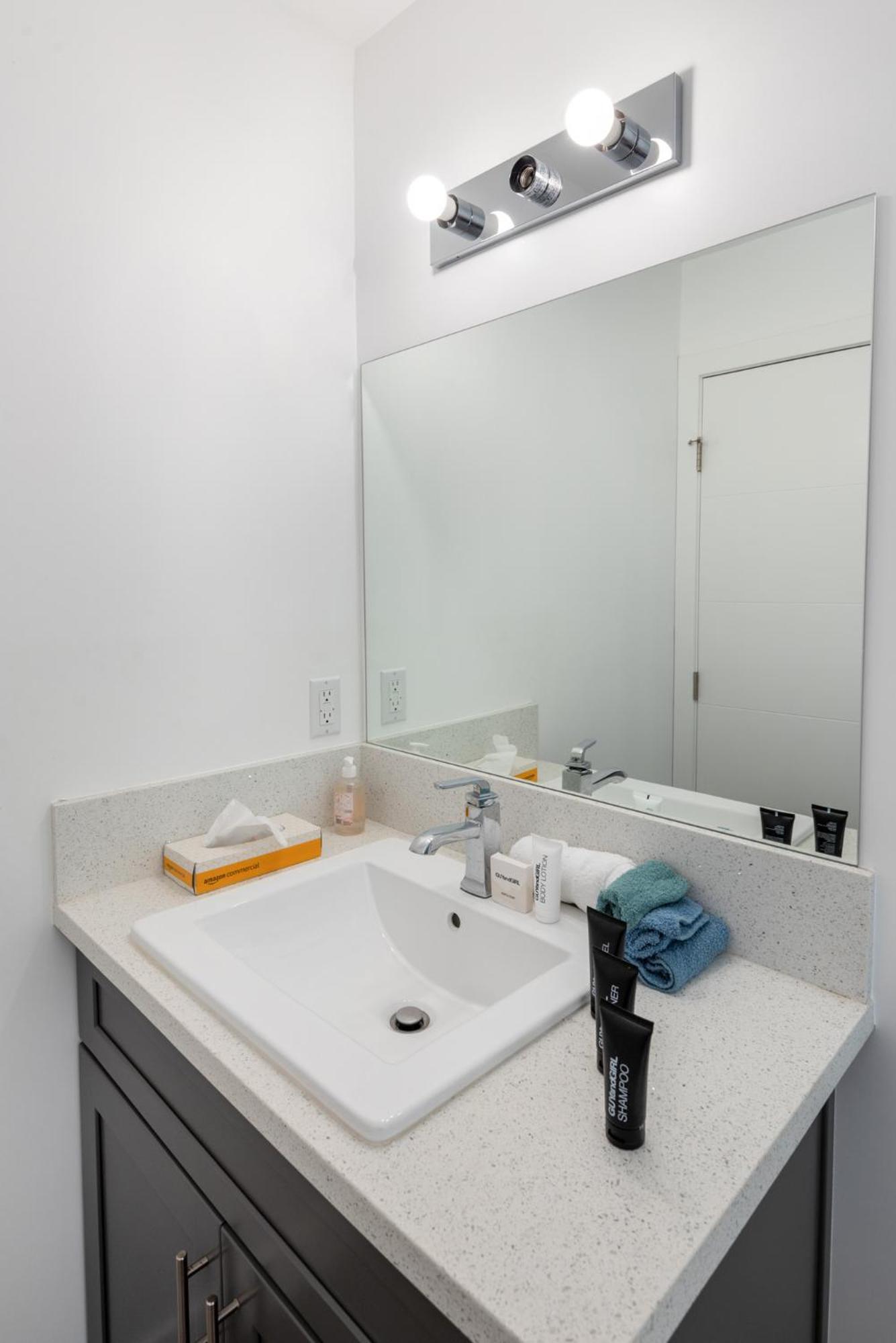 Apartamento Elegant Apt In La With 4br And 4 Ba Sleeps *