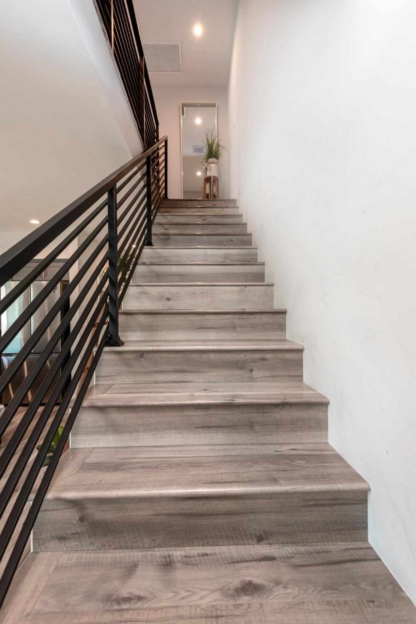 Elegant Apt In La With 4br And 4 Ba Sleeps