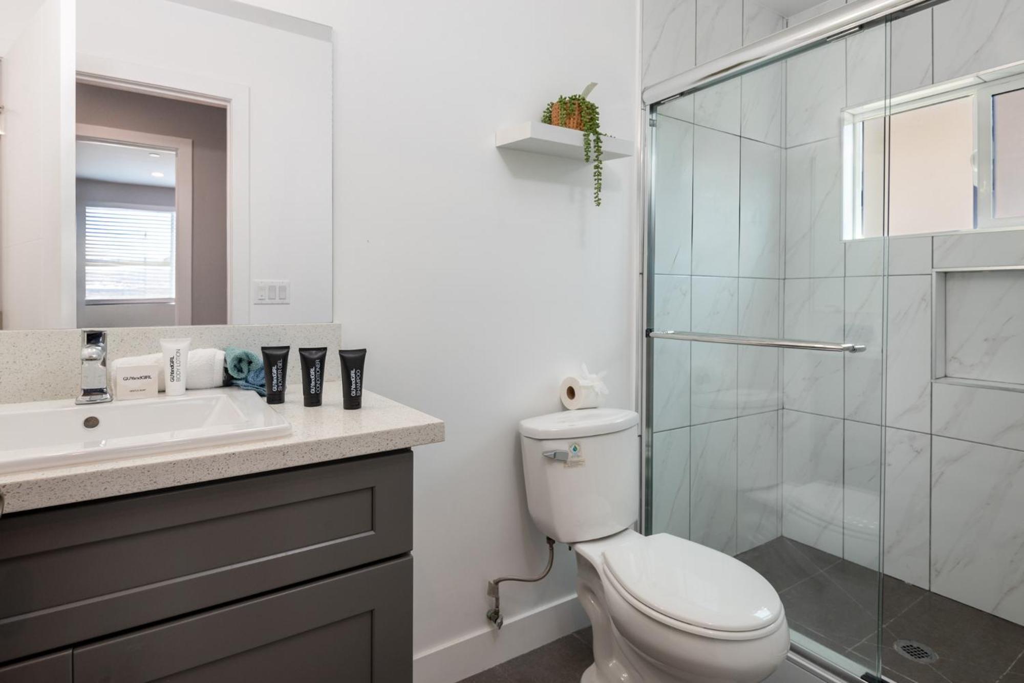 Elegant Apt In La With 4br And 4 Ba Sleeps Los Angeles