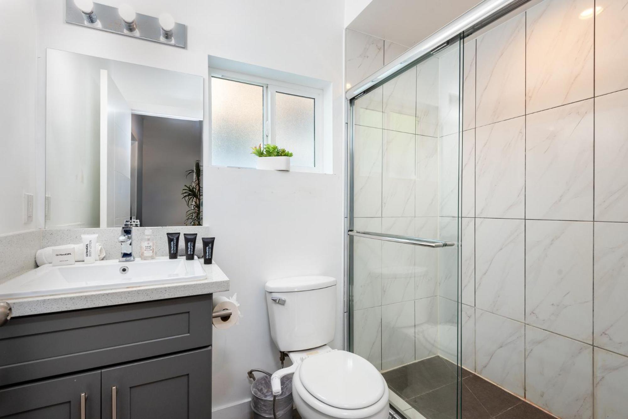 Elegant Apt In La With 4br And 4 Ba Sleeps Apartamento *