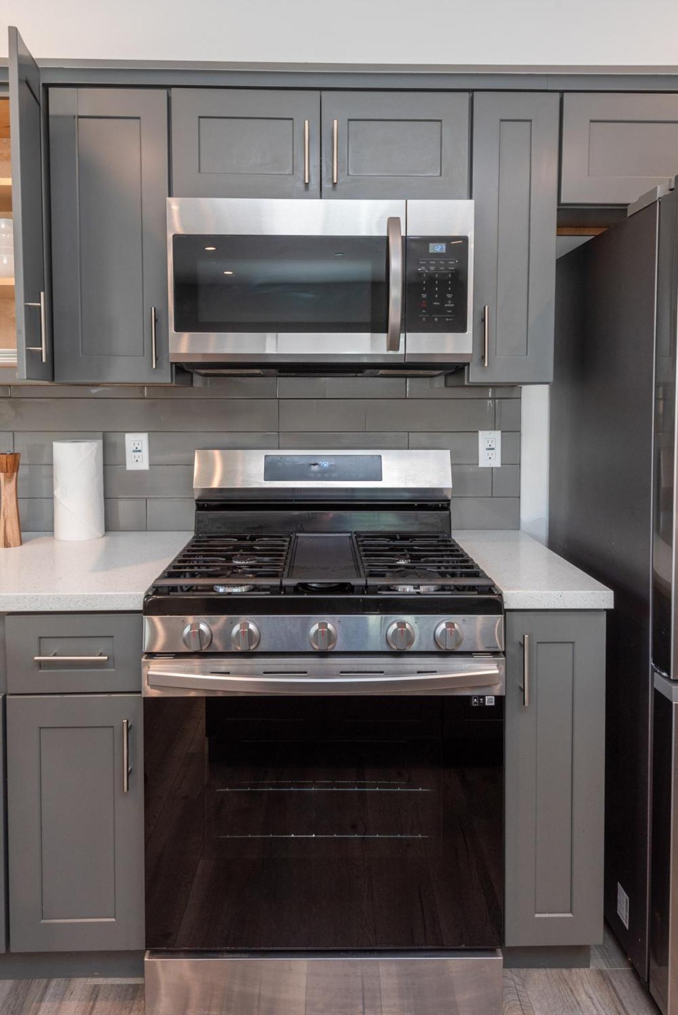 Elegant Apt In La With 4br And 4 Ba Sleeps * Los Angeles