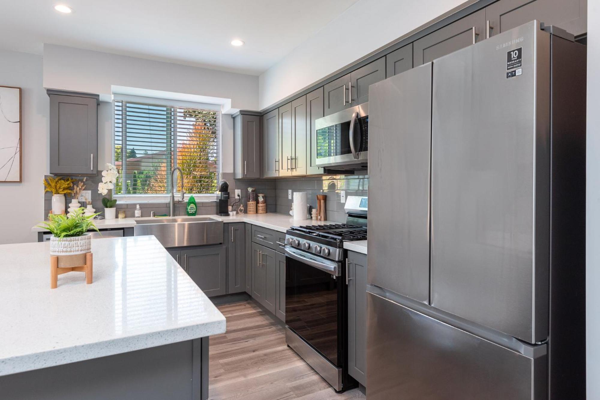 Elegant Apt In La With 4br And 4 Ba Sleeps *
