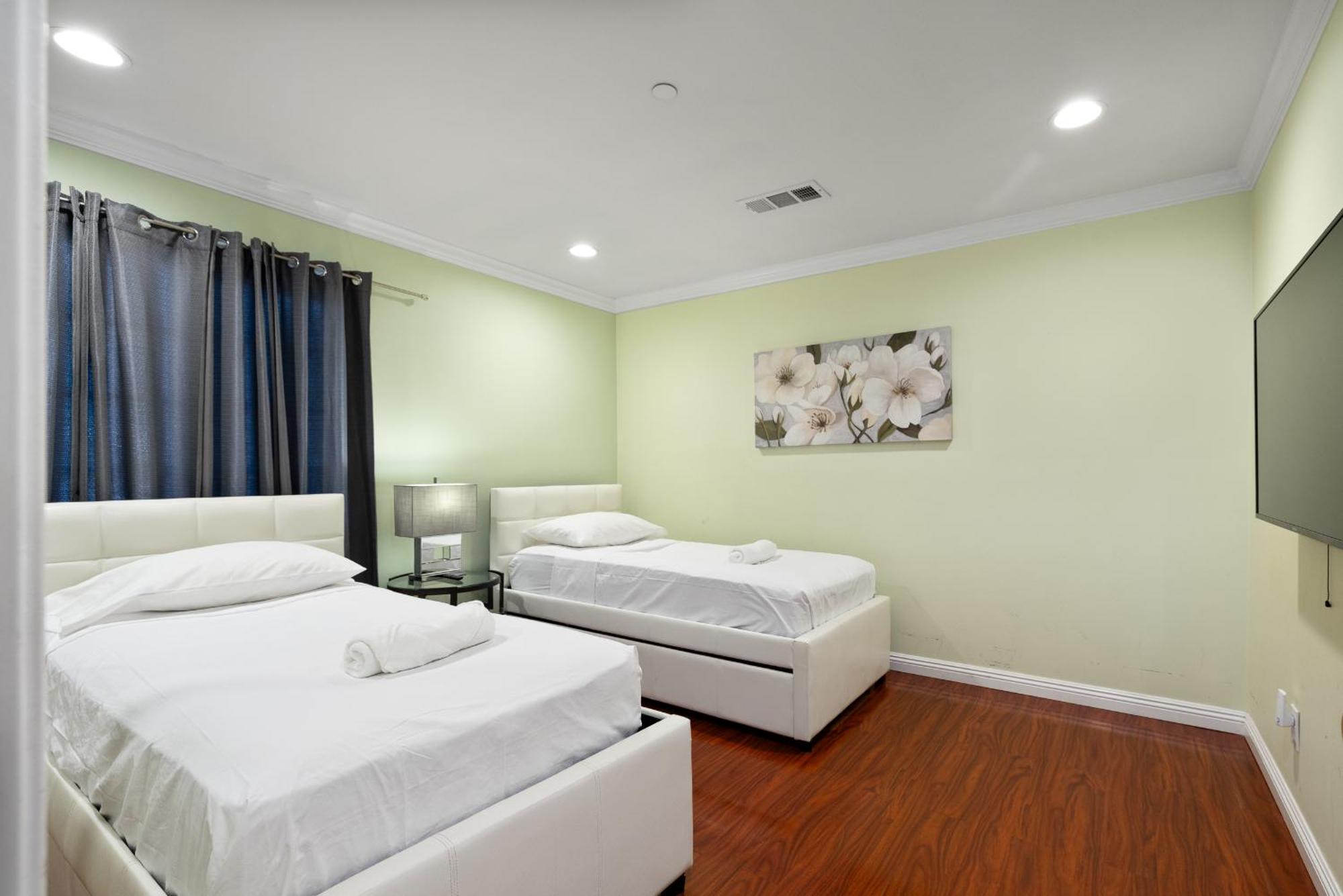 Apartment Luxe Living 3br Near La's Attractions