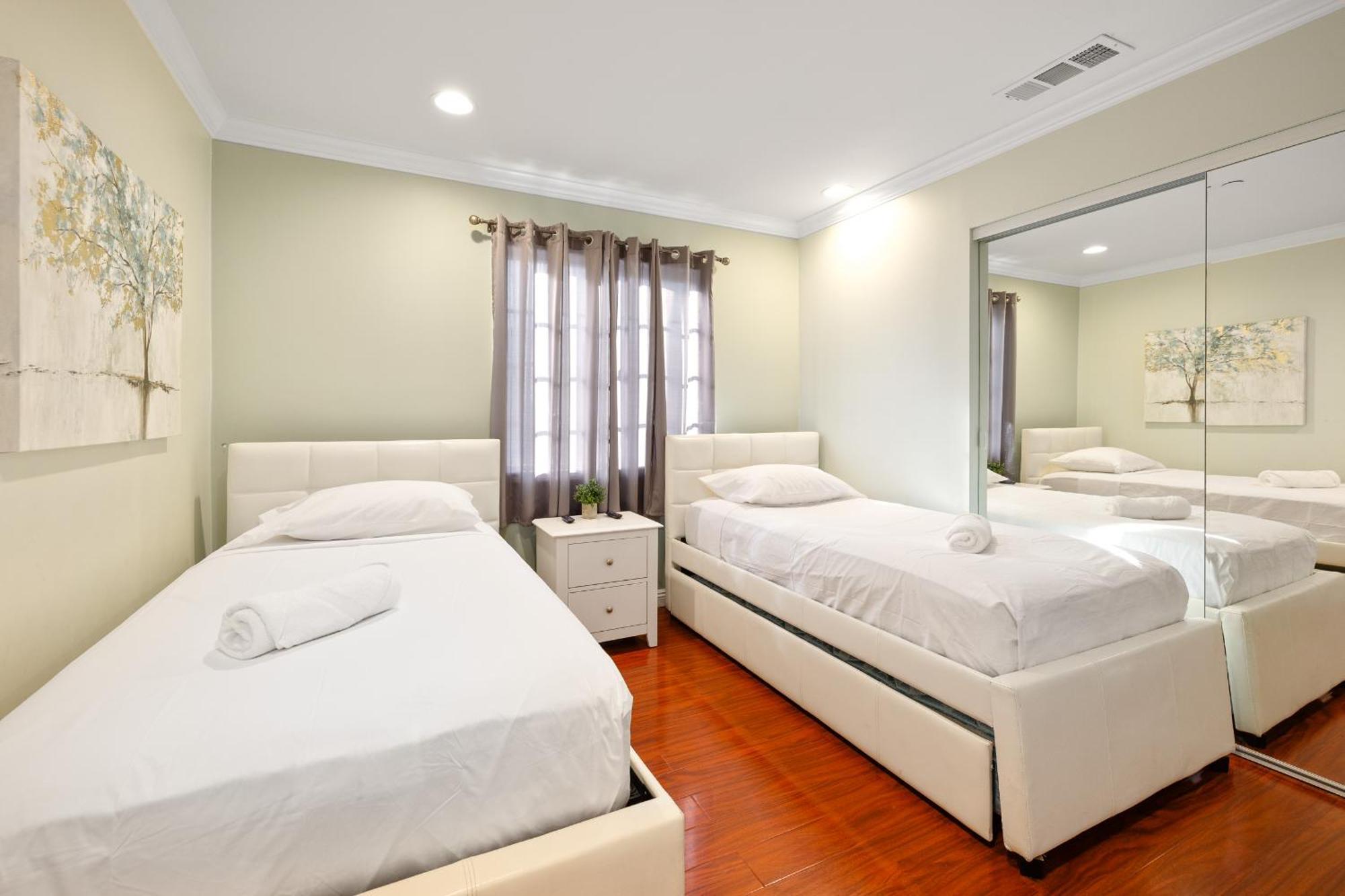 Luxe Living 3br Near La's Attractions