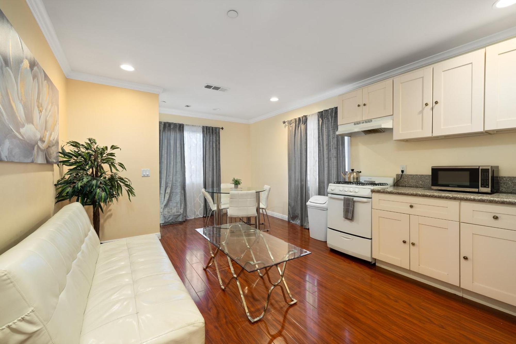 Luxe Living 3br Near La's Attractions Apartment *
