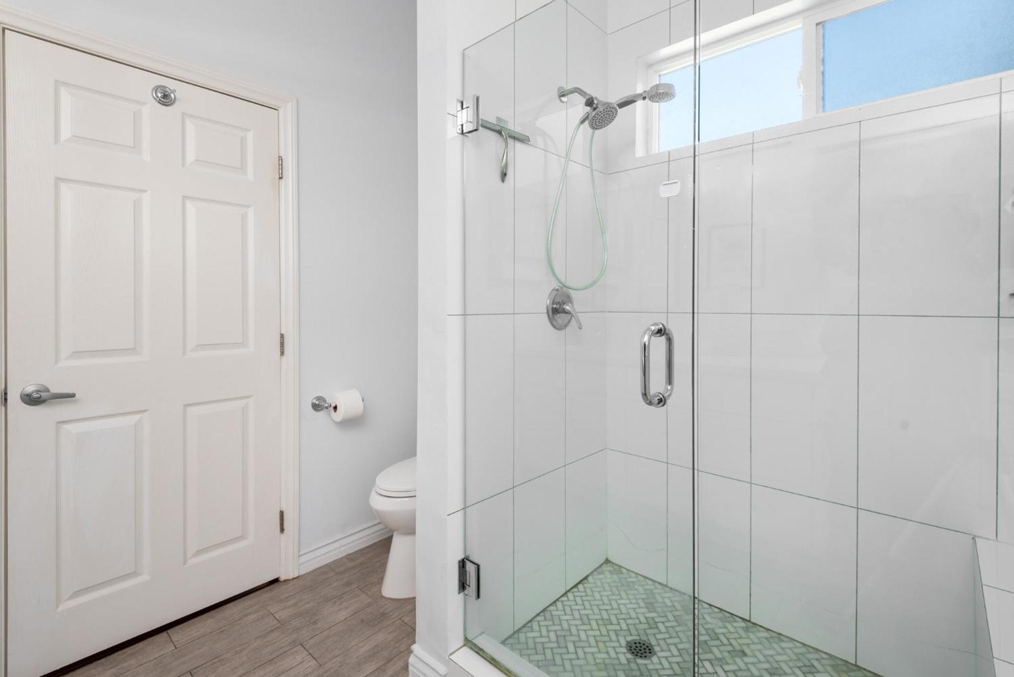 Luxe Spacious In Tarzana