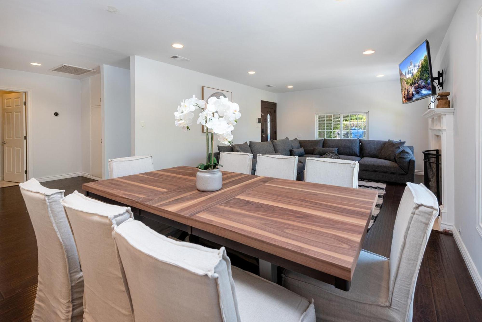 Luxe Spacious In Tarzana Los Angeles