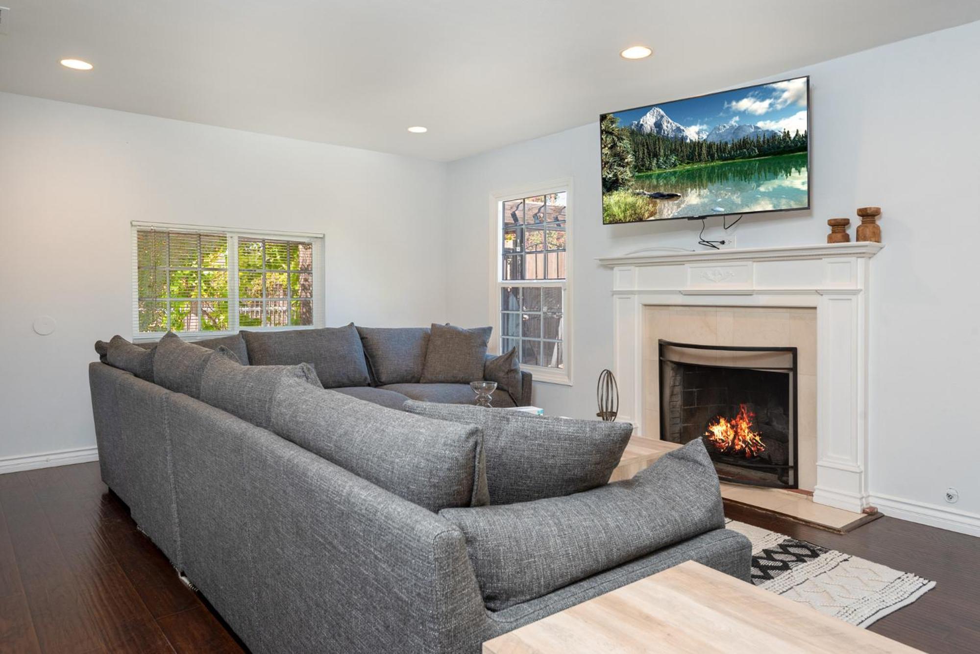 Luxe Spacious In Tarzana Apartment Los Angeles