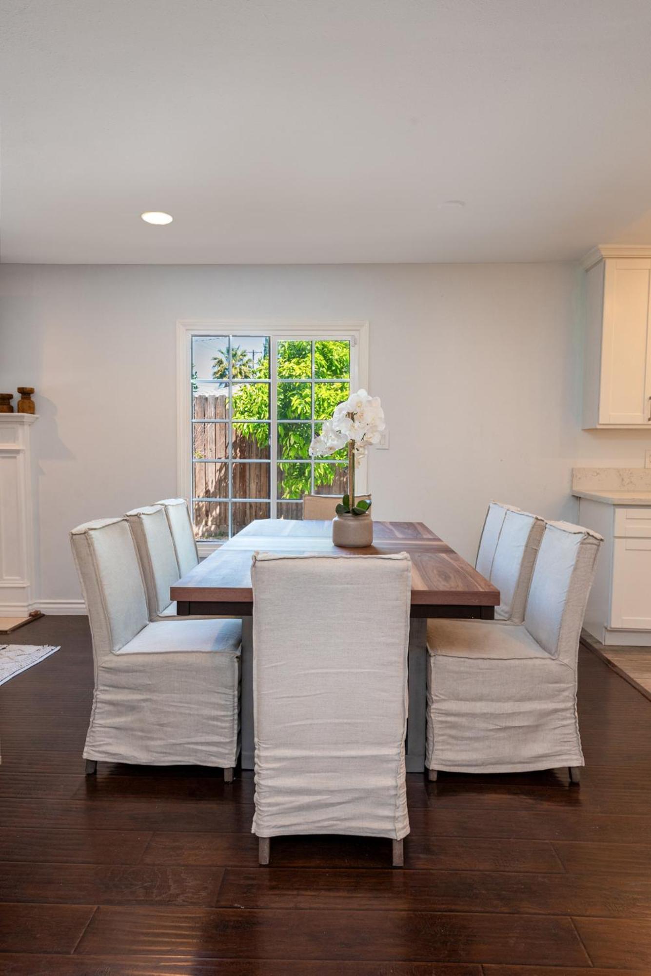 Luxe Spacious In Tarzana