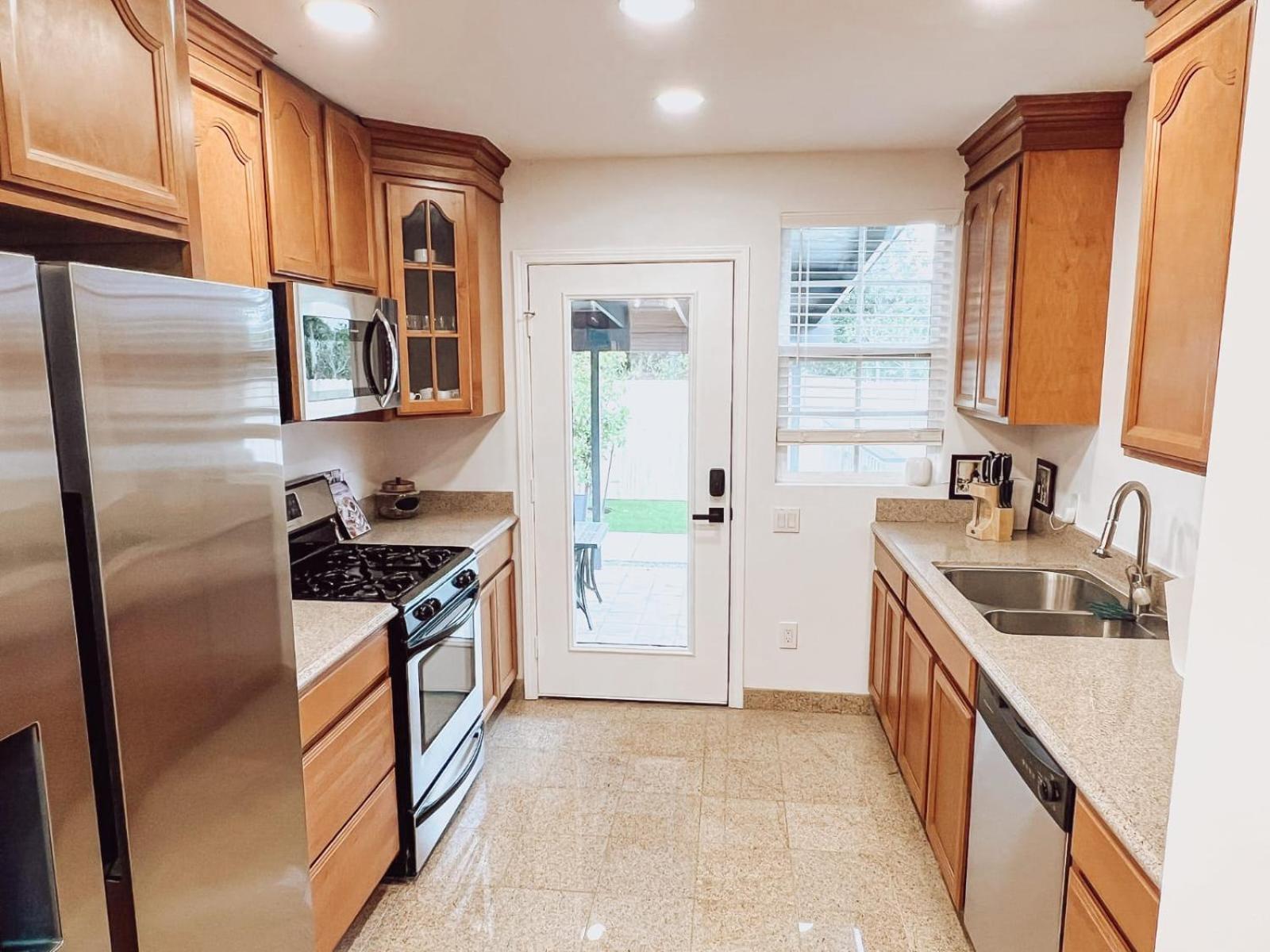 Holiday home Beautiful Encino House With Backyard, Deck & Patio Los Angeles