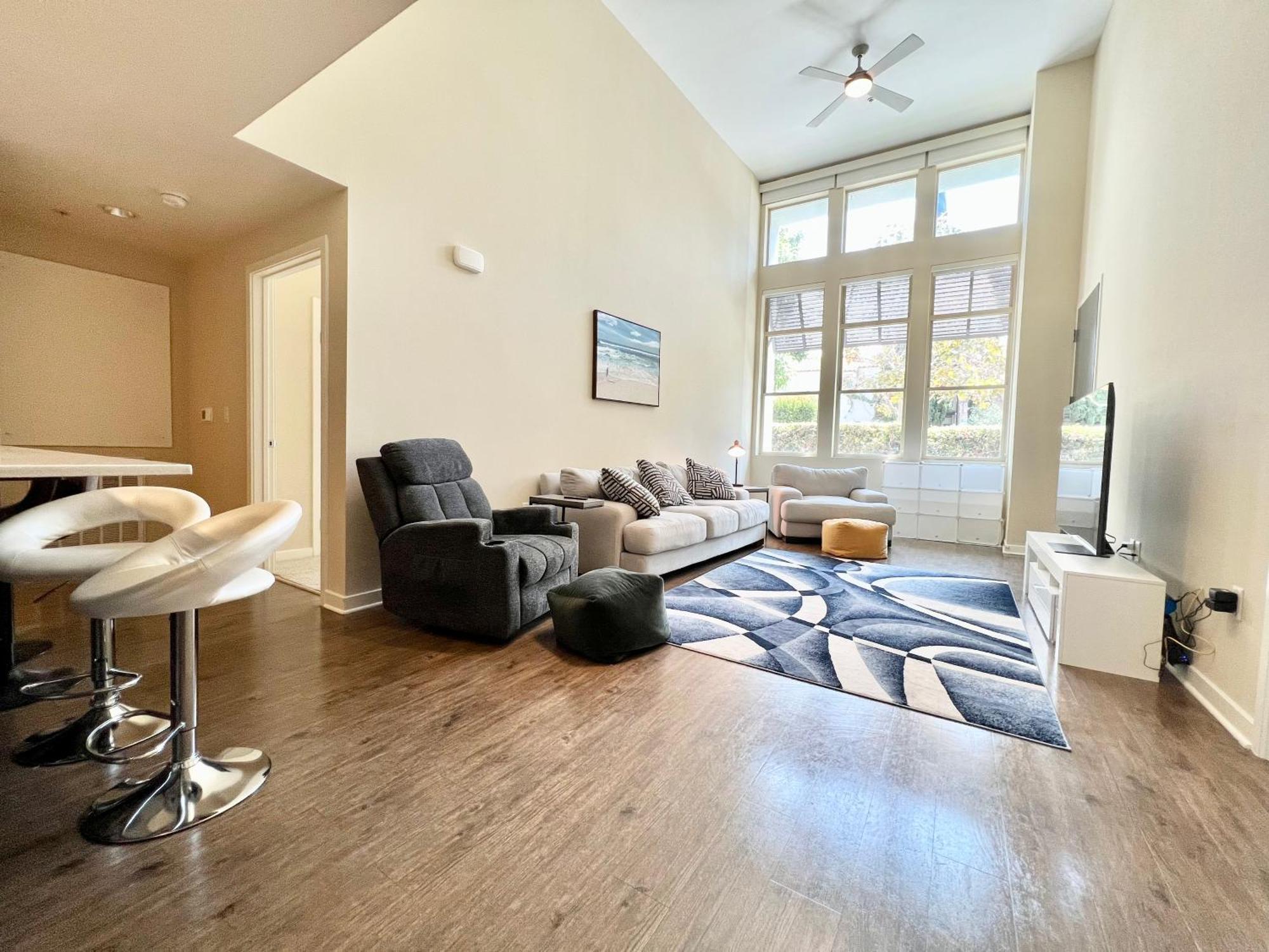Luxury 2 Bedrooms 2 Bathrooms With Pool And Gym * Los Angeles