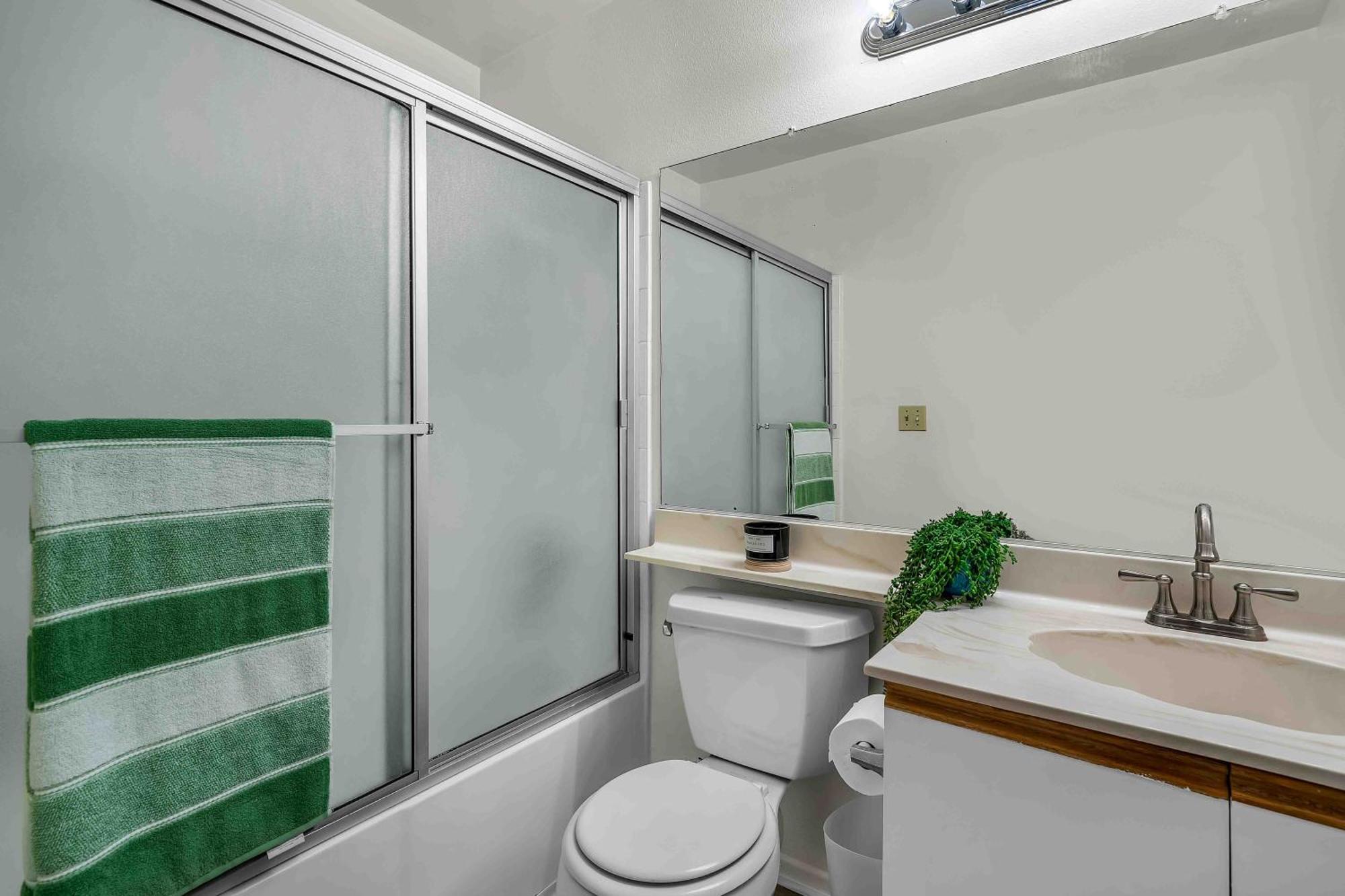 Spacious 2 Bedroom Retreat Near Beverly Hills With Free Parking Apartamento