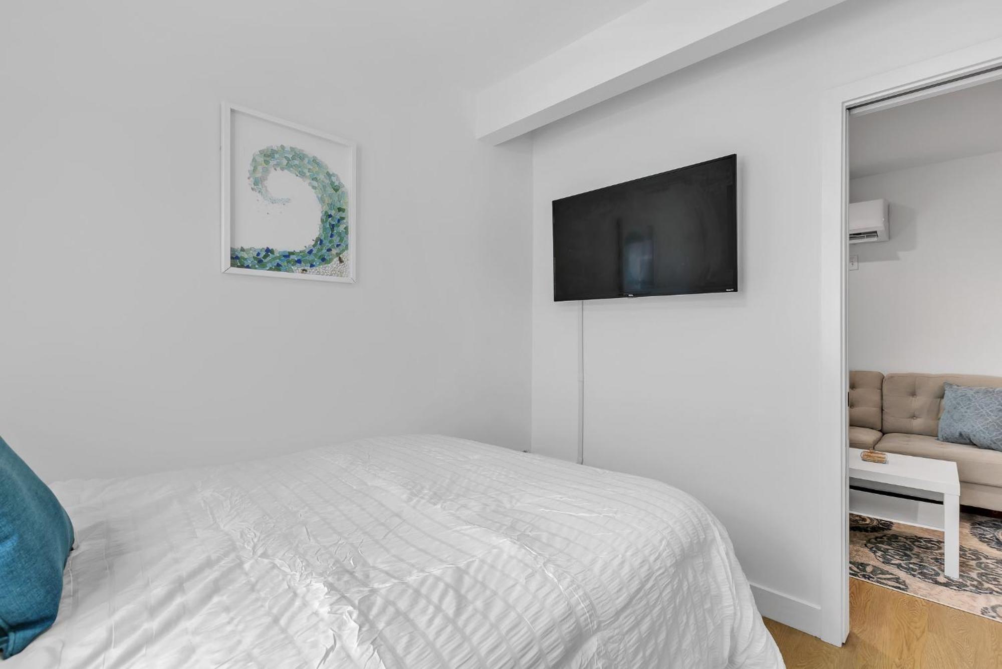 Newly Renovated 3bed, 2bath In Santa Monica Apartment *