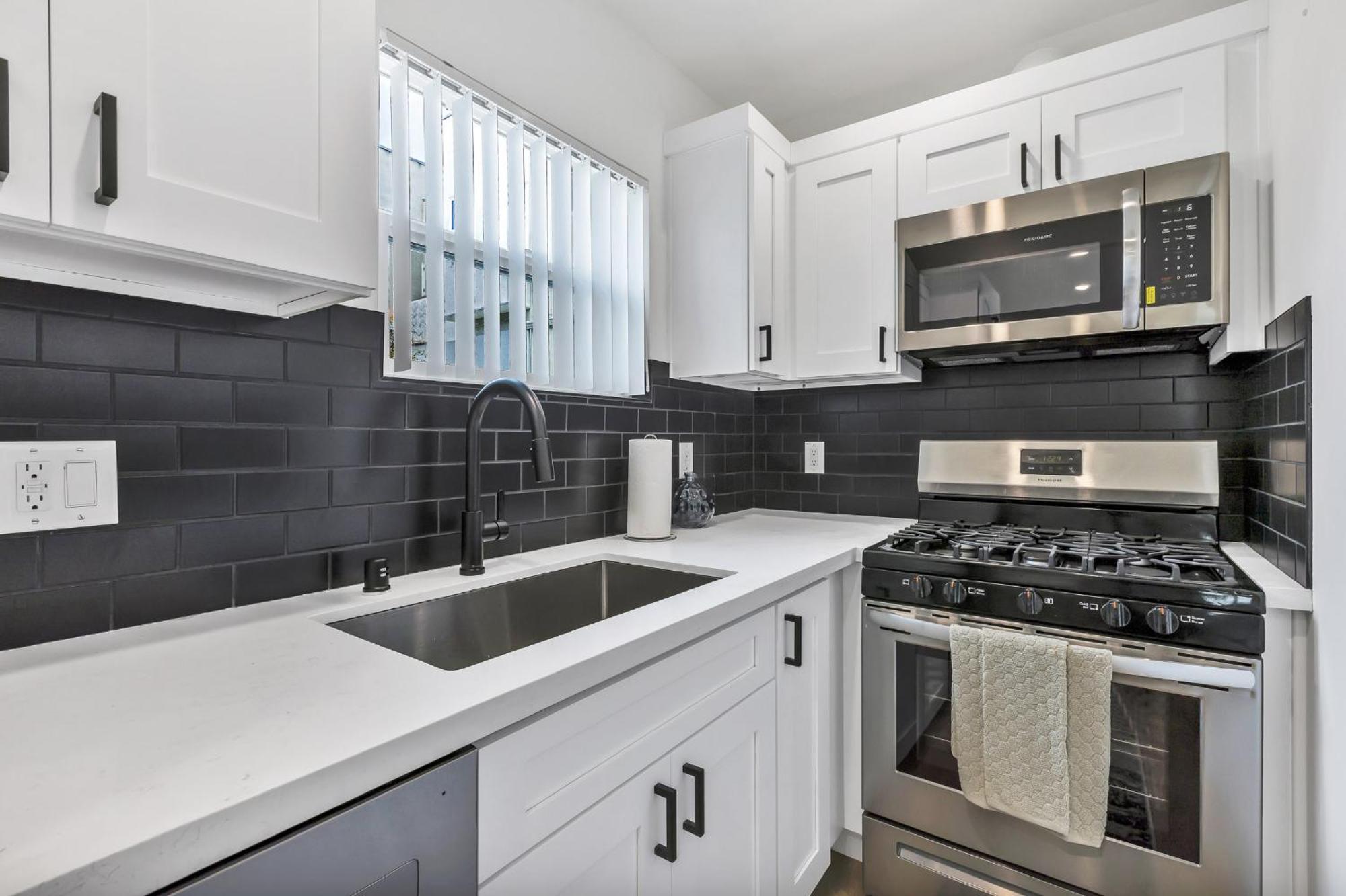 Newly Renovated 3bed, 2bath In Santa Monica *