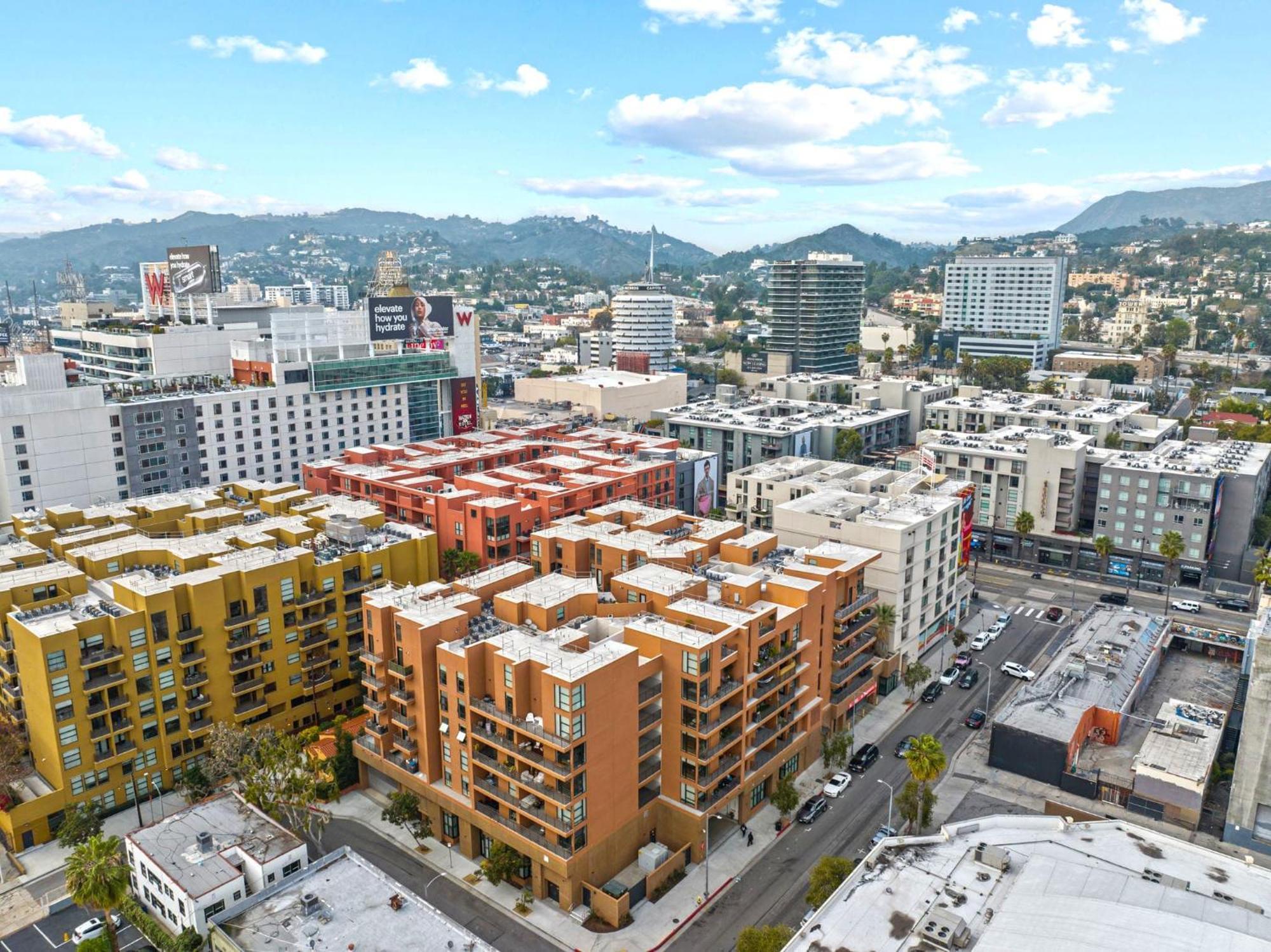 Hollywood Walk Of Fame On Site Free Parking Pool Sauna Gym Included Apartment