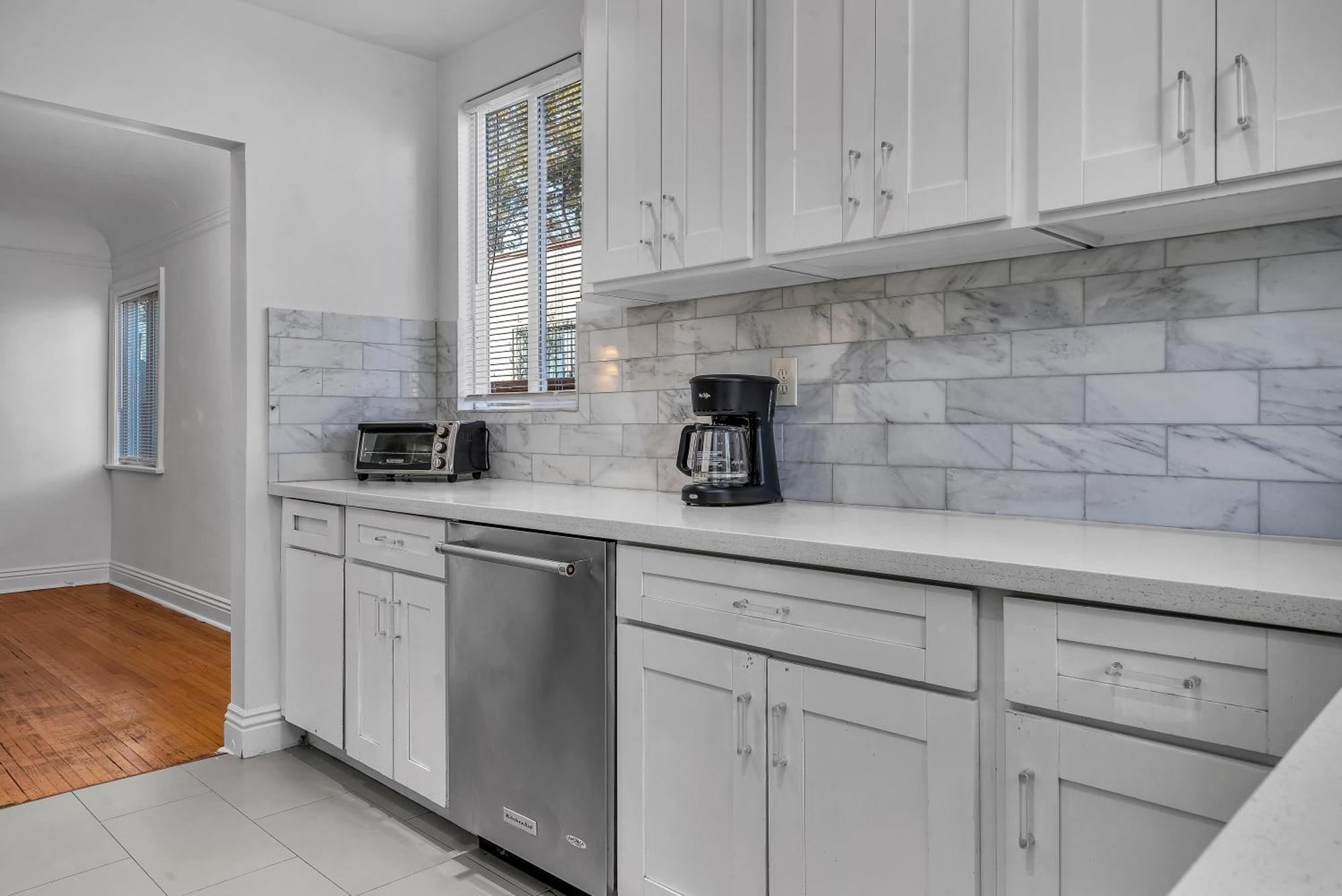 Holiday home Chic Charming 2-bedroom With Office In The Weho