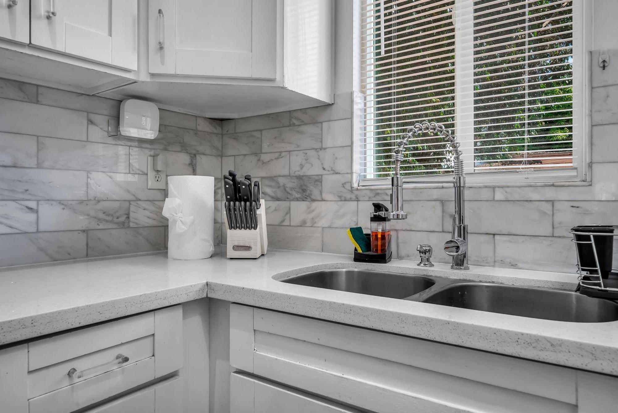 Chic Charming 2-bedroom With Office In The Weho *