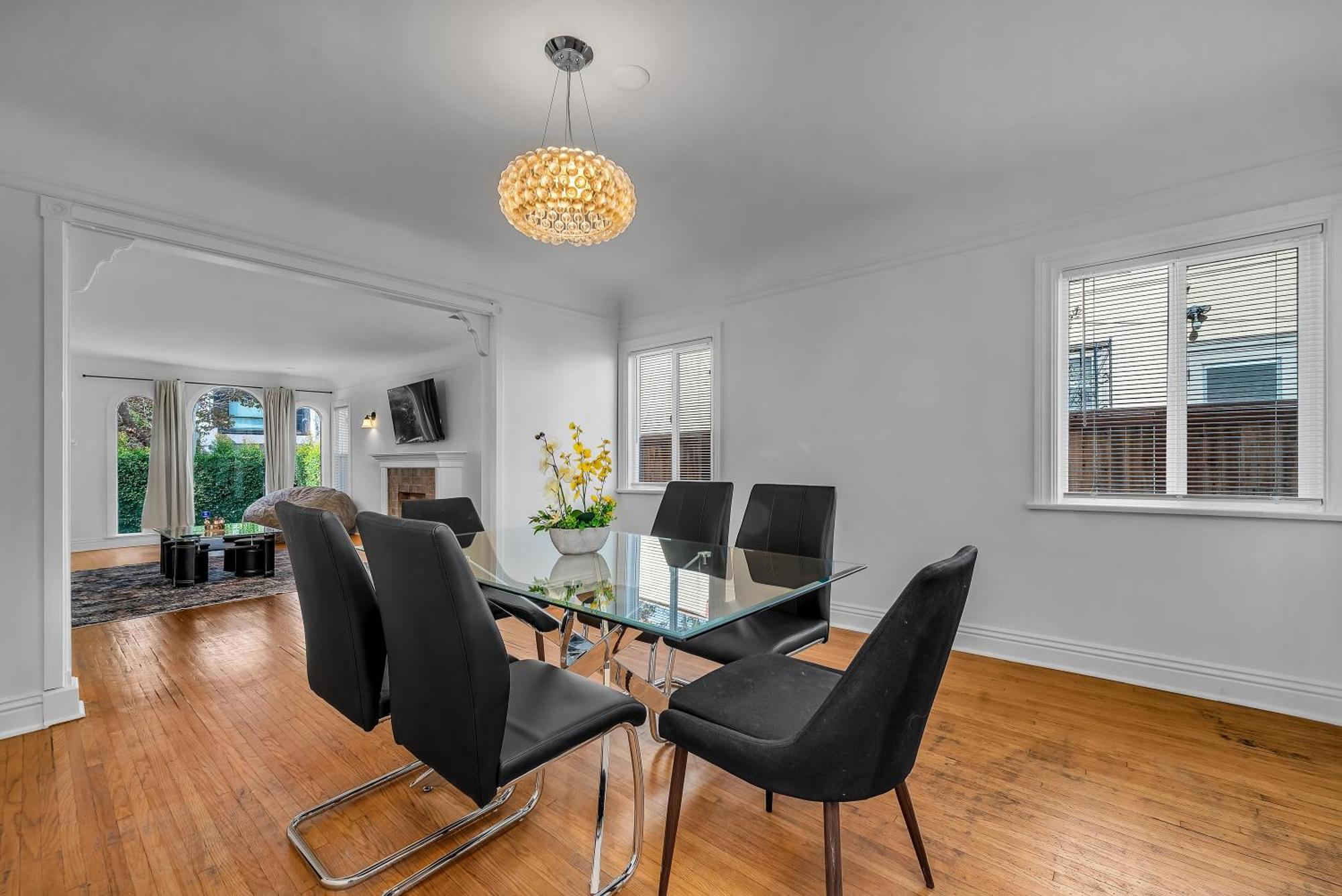 Chic Charming 2-bedroom With Office In The Weho Holiday home Los Angeles