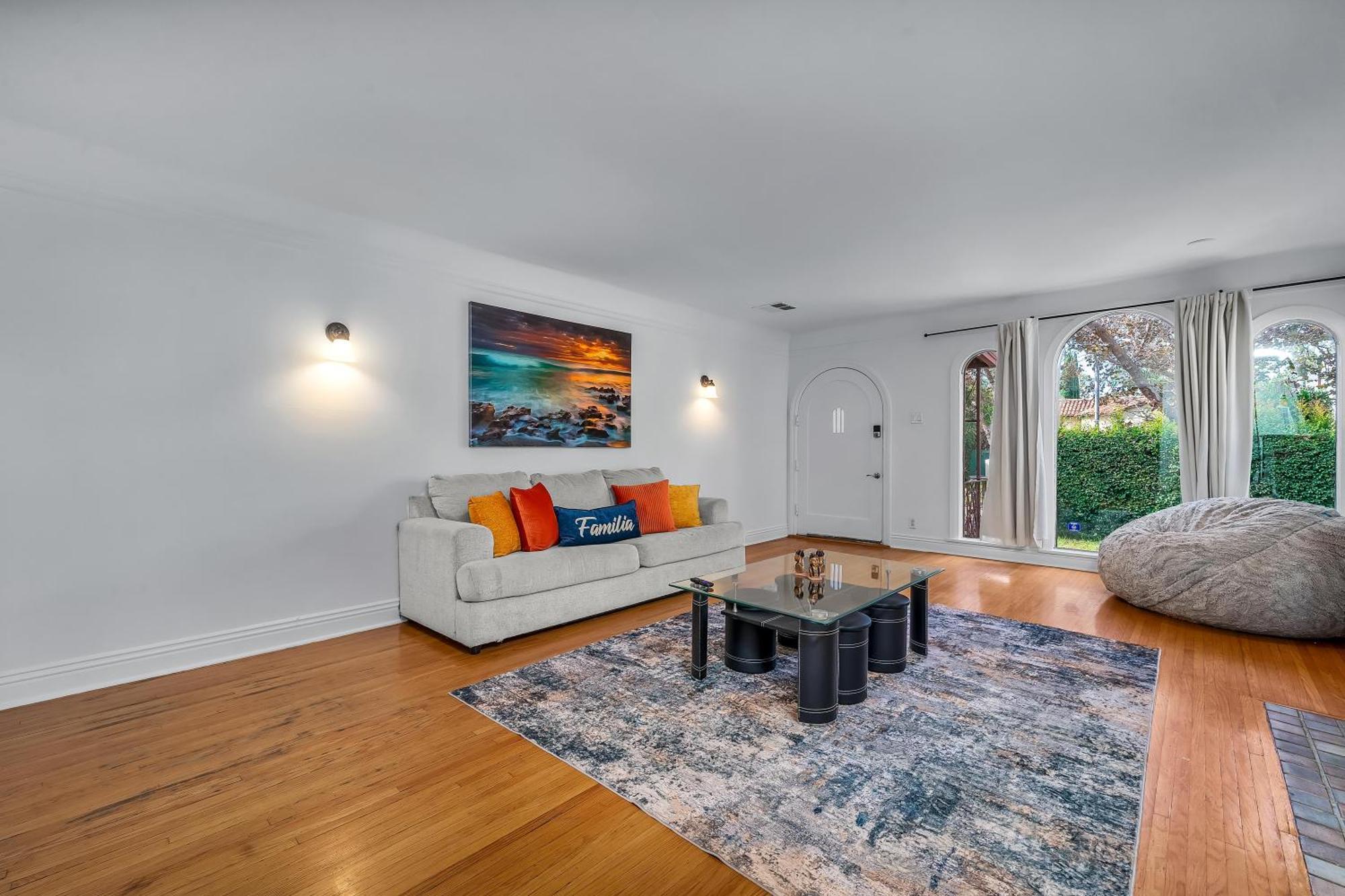 Chic Charming 2-bedroom With Office In The Weho *