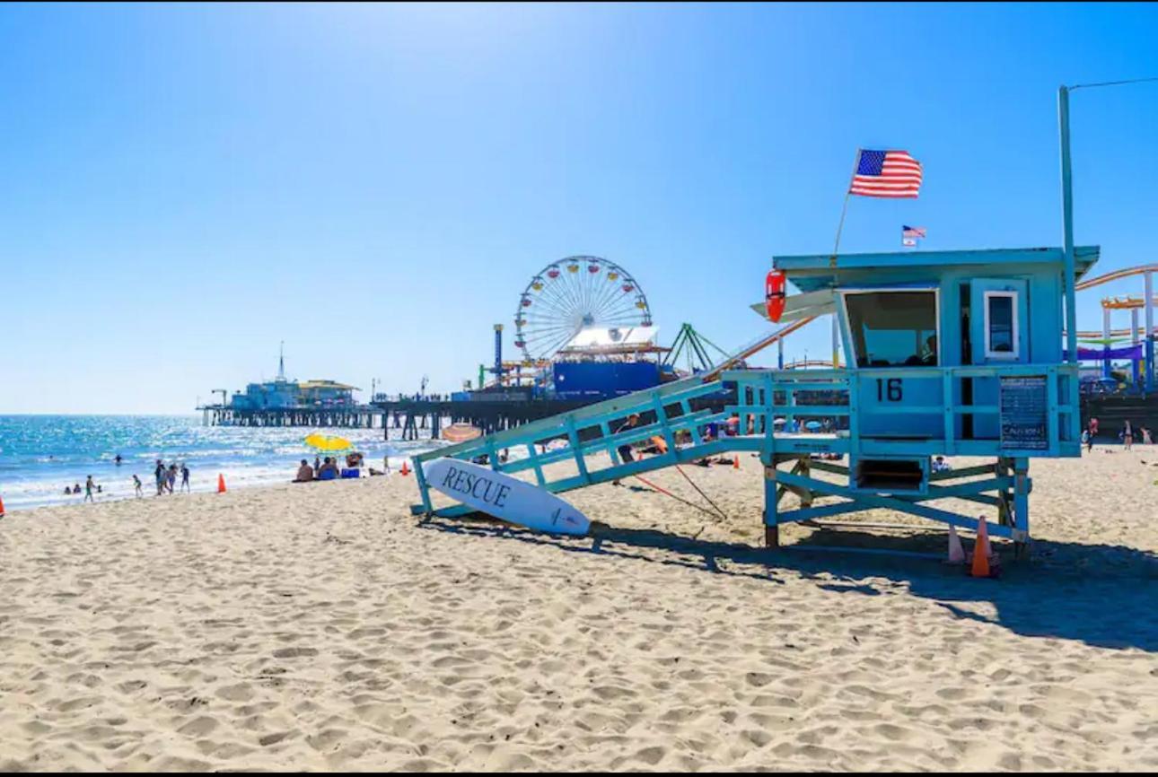 2 Santa Monica Walking *