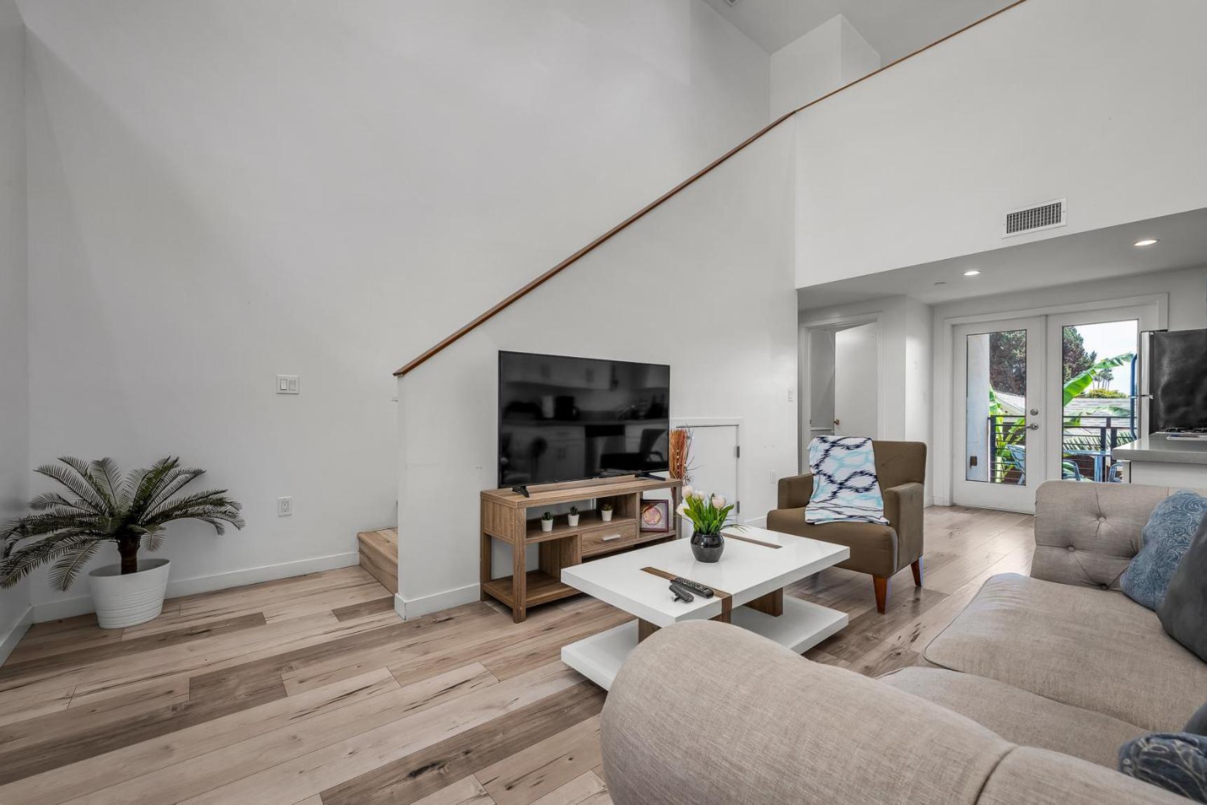 Modern 1-bedroom Loft In Hollywood With Parking, Wifi & Hollywood Sign View *