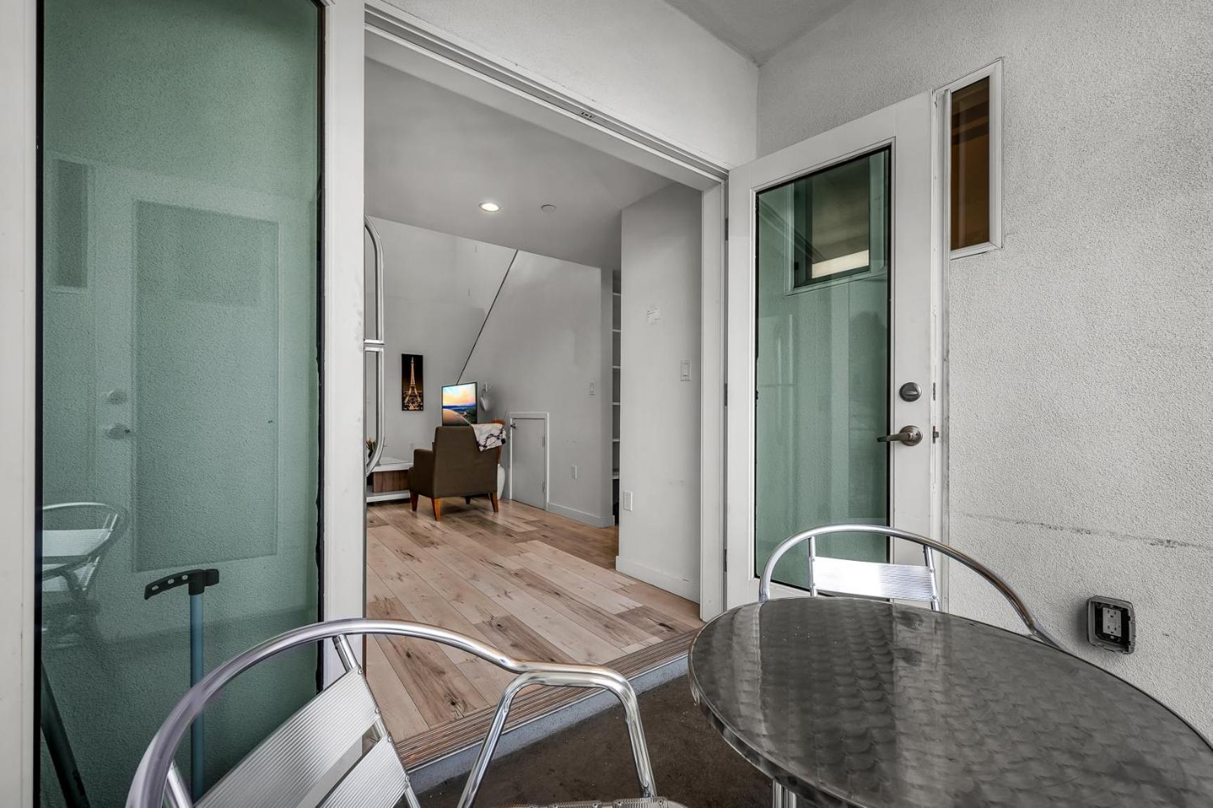 Modern 1-bedroom Loft In Hollywood With Parking, Wifi & Hollywood Sign View *