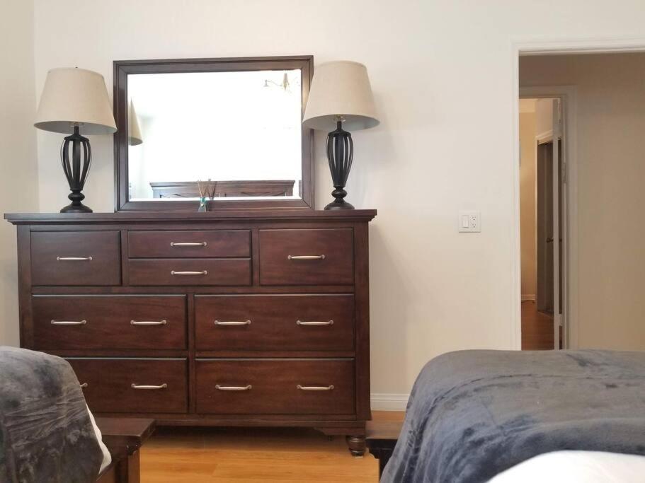 Luxury And Spacious 5 Bedroom Private House By Melrose Wifi Tv Backyard Free Parking Close To The Grove Hollywood Walk Of Fame