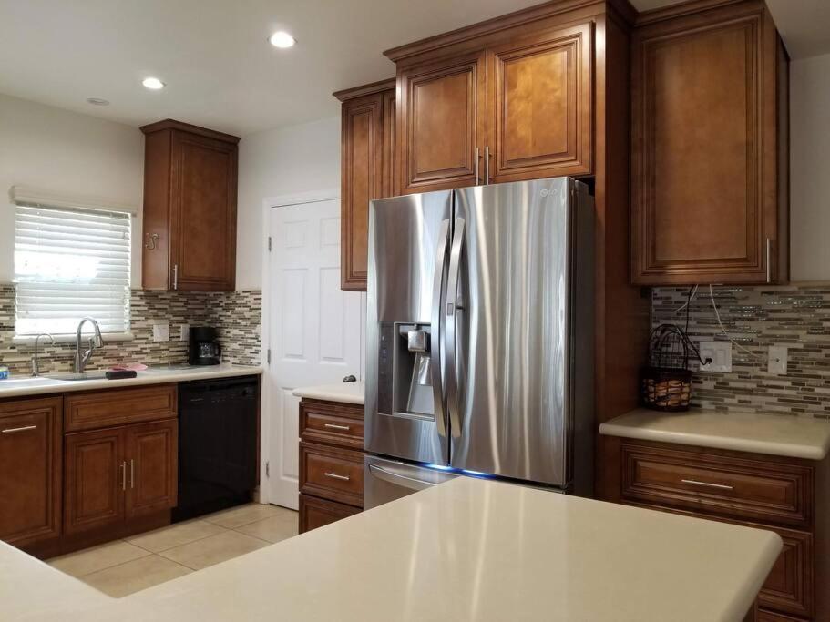 Luxury And Spacious 5 Bedroom Private House By Melrose Wifi Tv Backyard Free Parking Close To The Grove Hollywood Walk Of Fame Holiday home