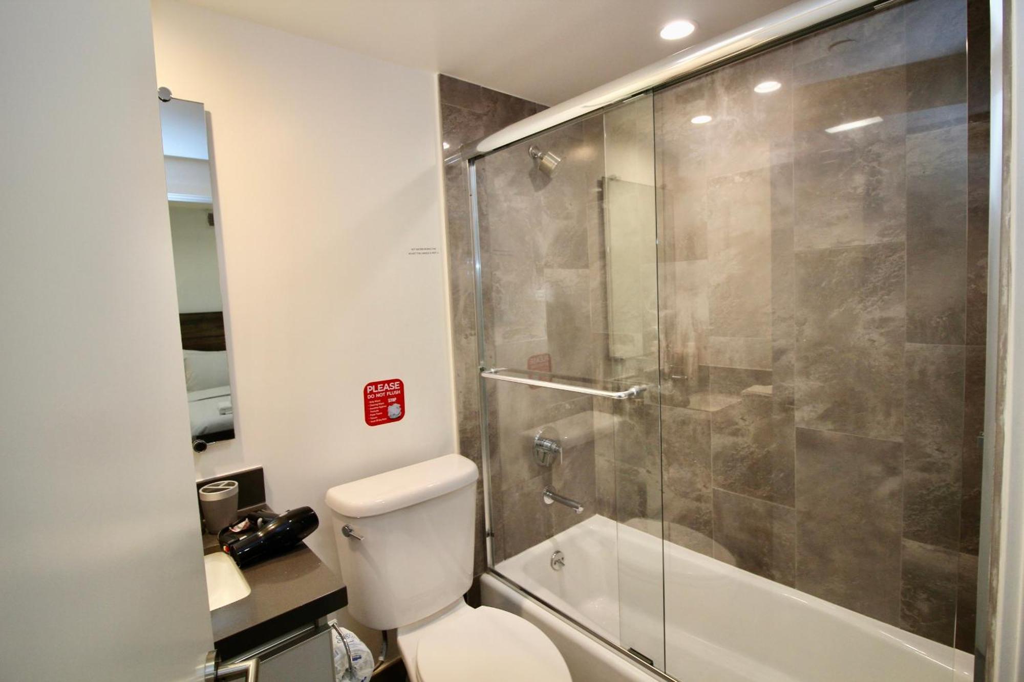 Angeles Premium With Free Parking Aparthotel