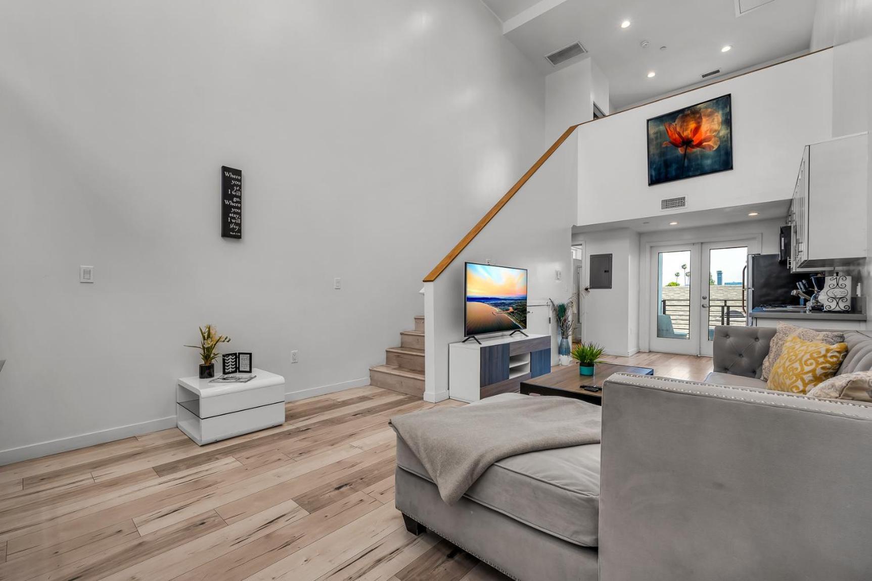 Apartment One-bedroom Loft Retreat With Modern Kitchen & Ac In The Heart Of Hollywood Los Angeles