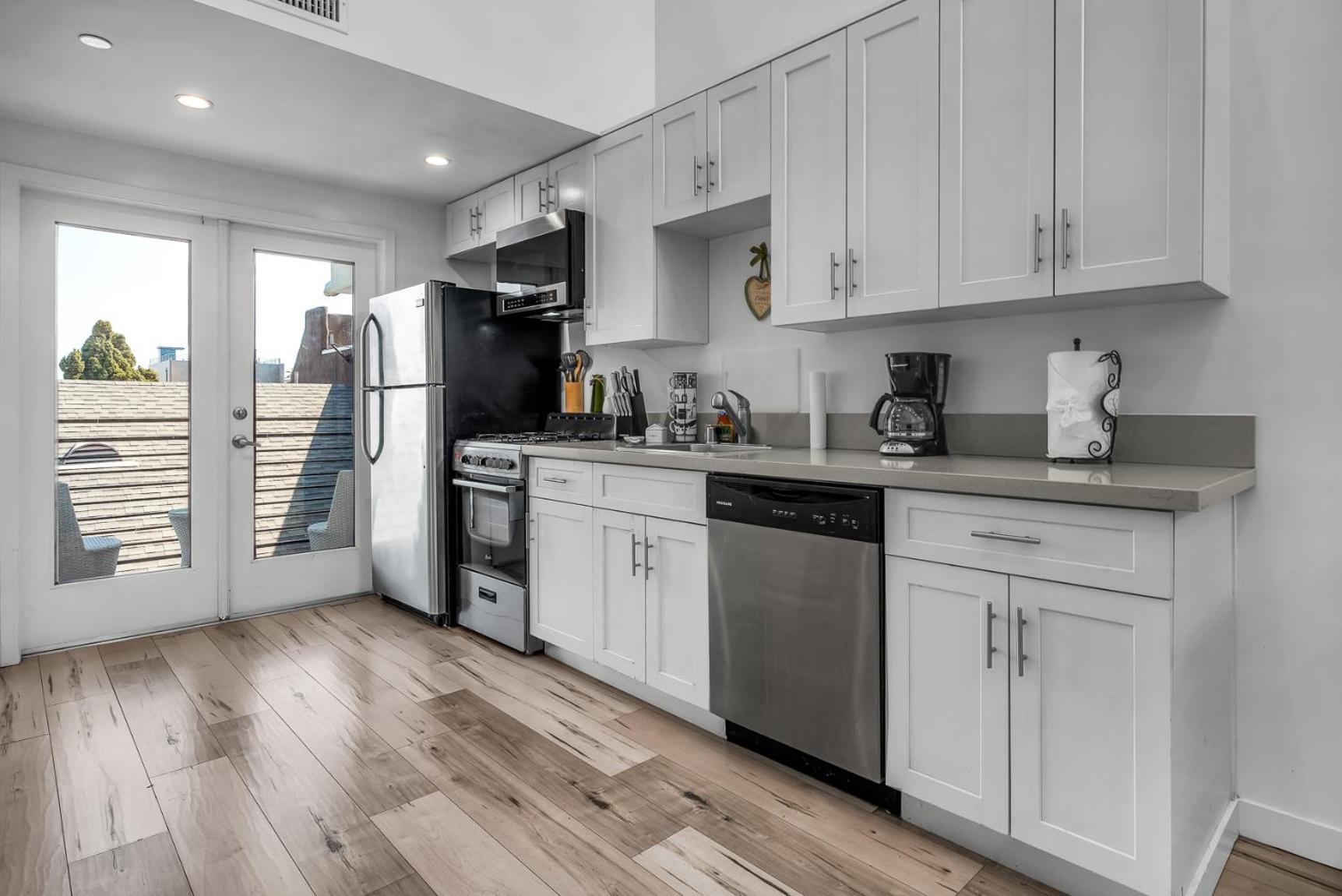 One-bedroom Loft Retreat With Modern Kitchen & Ac In The Heart Of Hollywood Apartment Los Angeles