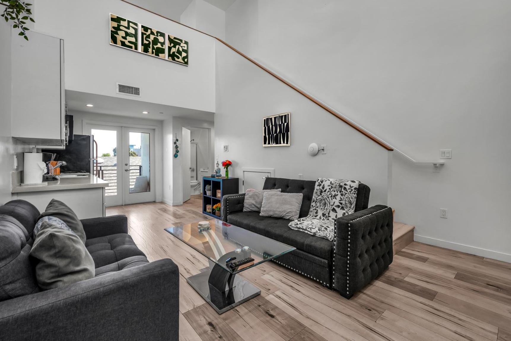 Apartment Stylish Modern One Bedroom Hollywood Loft With In Unite Washer Dryer & Balcony Los Angeles